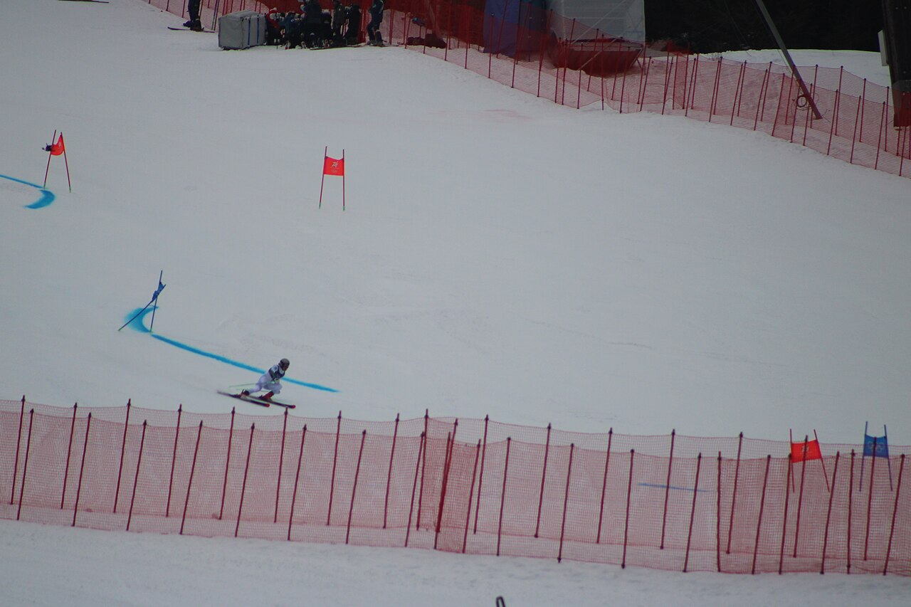 Lucas Pinheiro Braathen impegnato nella prima manche di slalom gigante sulla pista Stelvio di Bormio alle Olimpiadi invernali 2026. Foto scattata il 14 febbraio 2026 a Bormio.
