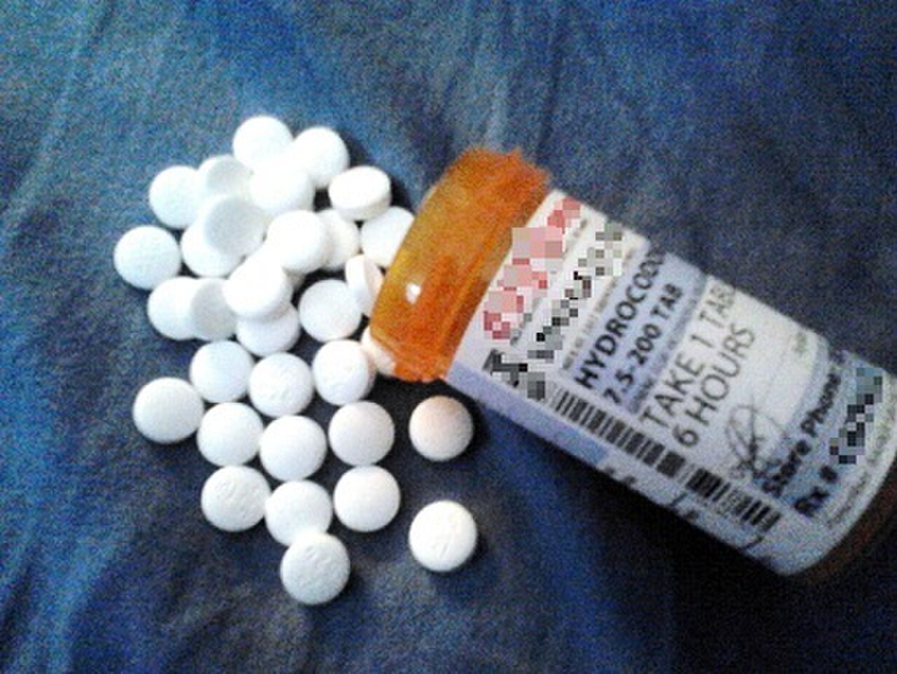 Hydrocodone bitartrate 7.5 mg / ibuprofen 200 mg tablet (generic Vicoprofen) manufactured by Watson
