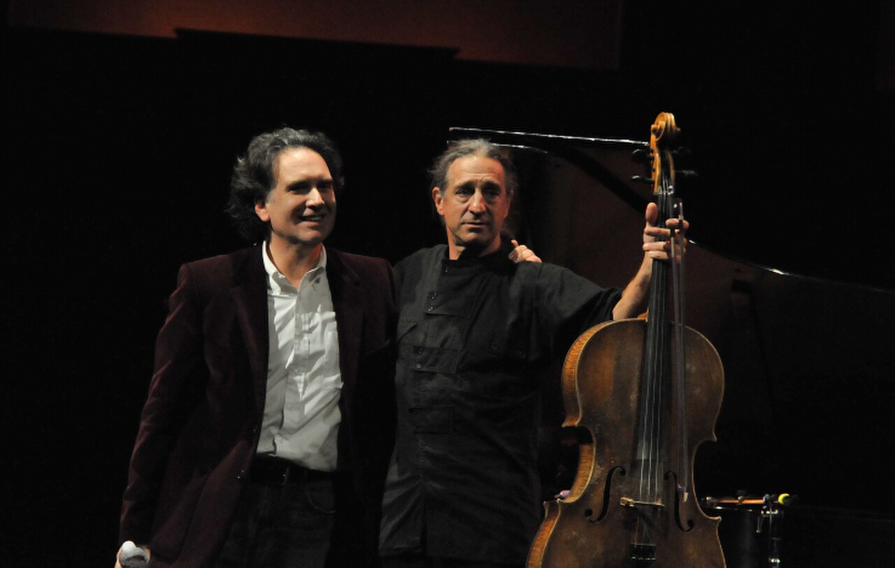 w:Peter Buffett and Cellist Michael Kott at the Vancouver Peace Summit in 2009